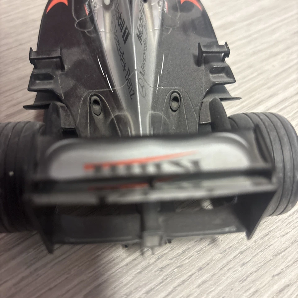 McLaren MP4/17D 2003 Kimi Raikkonen 1:18 Hotwheels - Immagine 4 di 4