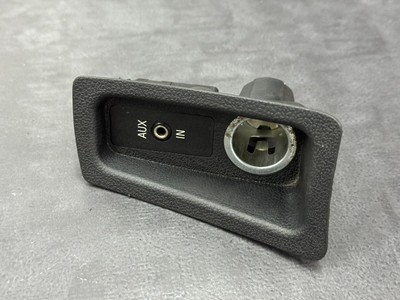 AUX IN Buchse BMW E81 E87 E82 E88 12V Steckdose Audiobuchse 7132045 6930561