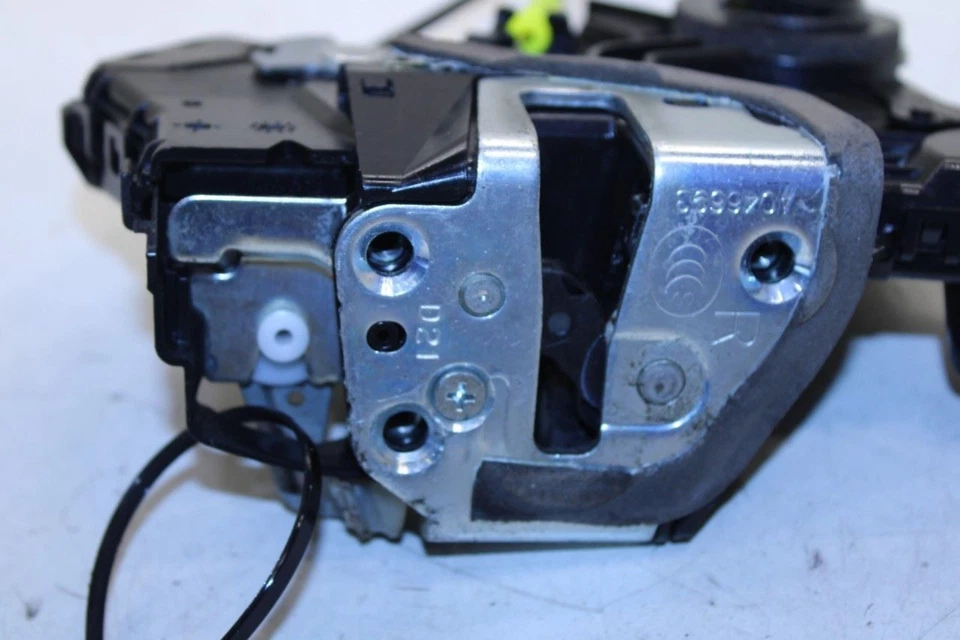 Actuador de cierre de cerradura de puerta delantera derecha Lexus GS350 2013-2020 69030-42230 FABRICANTE DE EQUIPOS ORIGINALES Foto 4 de 4