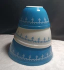 PYREX Blue Garland Snowflake Nesting Mixing Bowls Set of 3 Mid-Century Free Ship