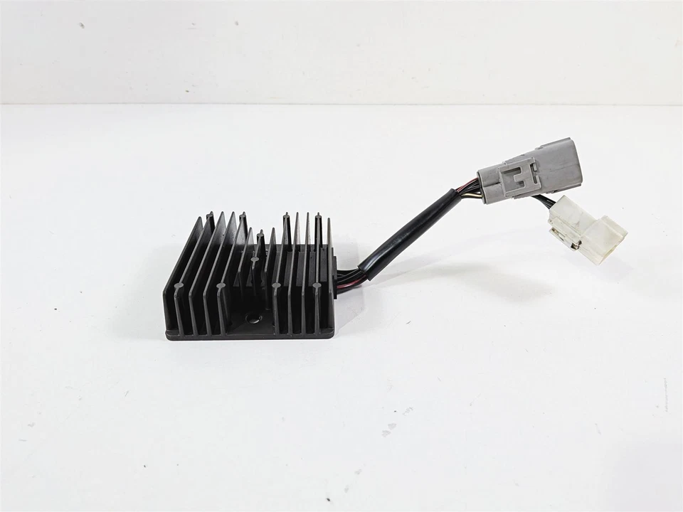 Suzuki M109R VZR1800 2014 Boulevard rectificador regulador de voltaje 32800-10G30 Foto 3 de 4