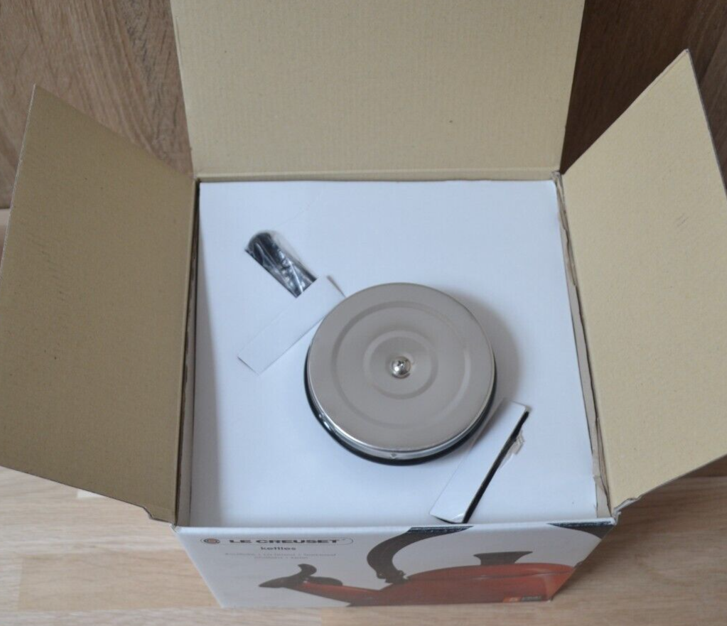 Le Creuset Stove Top Kone Kettle 1.6l. Black. Brand New & Boxed. eBay