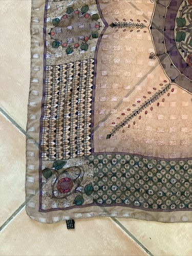 Magnifique grand carré en soie de marque BASILE 85 x 85 cm. made in Italy. - Foto 4 di 7