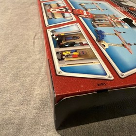 LEGO 8487: DISNEY CARS Flo's V8 Caf&eacute; - RETIRED - HTF - NISB box has slight dent