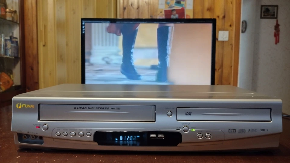 Videoregistratore VHS + DVD Combo Funai DPVR-5600 REVISIONATO Con Telecomando. - Immagine 2 di 4