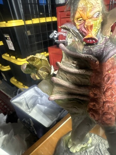 Famous Monster Maniacs The Freakmaker Mutations Painted figure Statue Broken (a) - Picture 8 of 24