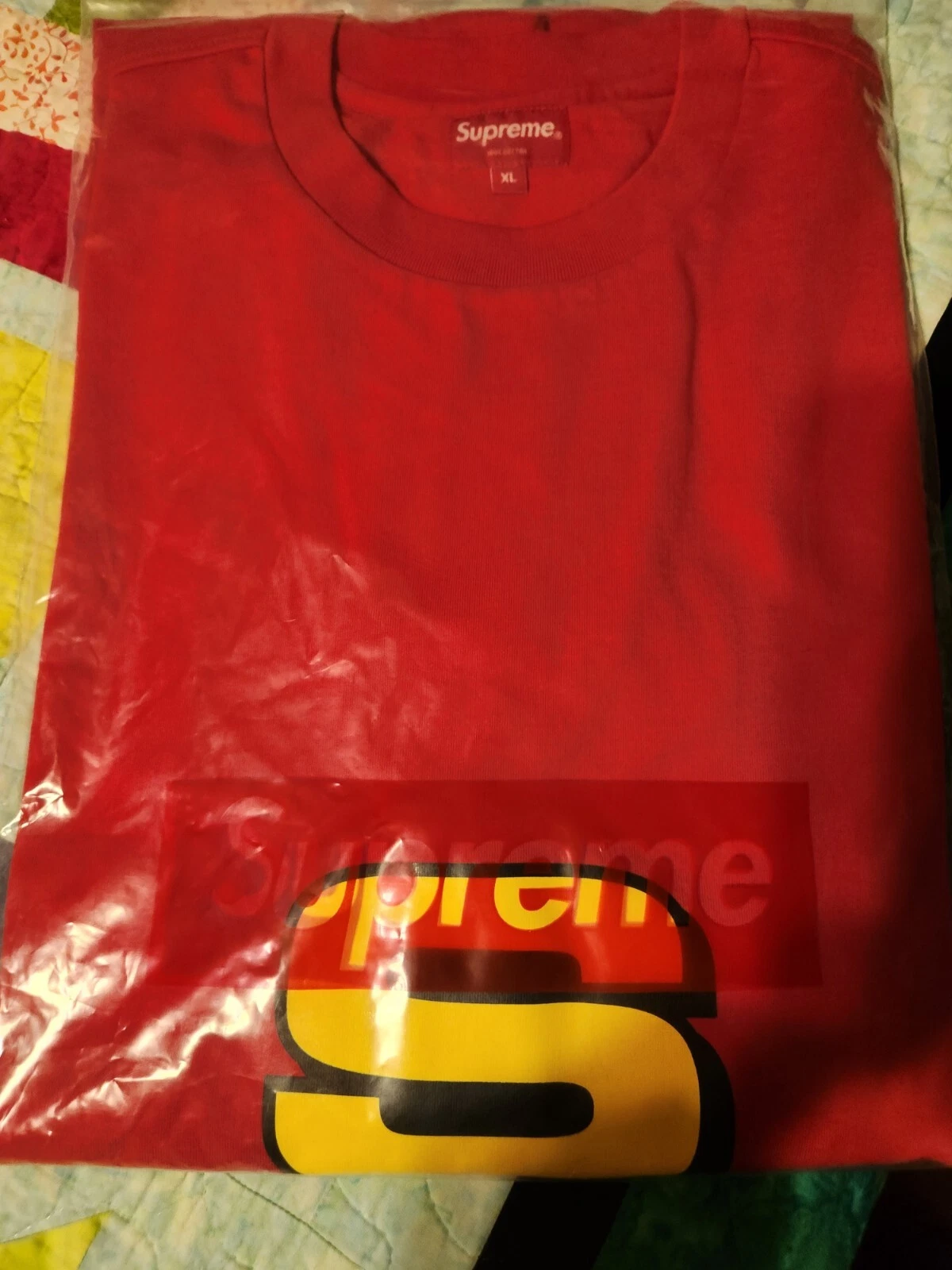 Tee Supreme Stagger XL rouge flambant neuf