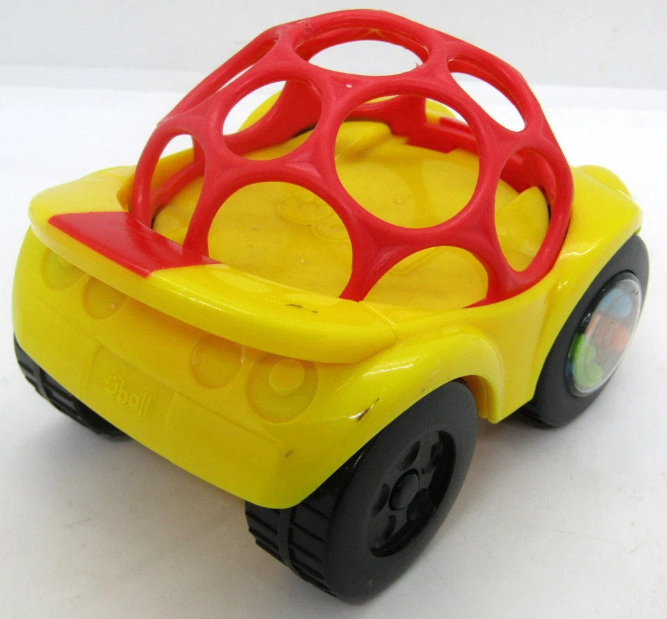 Coche con pinza Oball Go con neumáticos de sonajero rojo y amarillo juguete para niños pequeños Foto 4 de 4