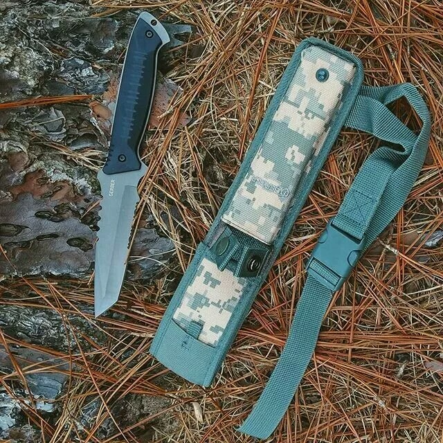 Gerber warrant Serrated Edge, Tanto, with camo sheath/ leg