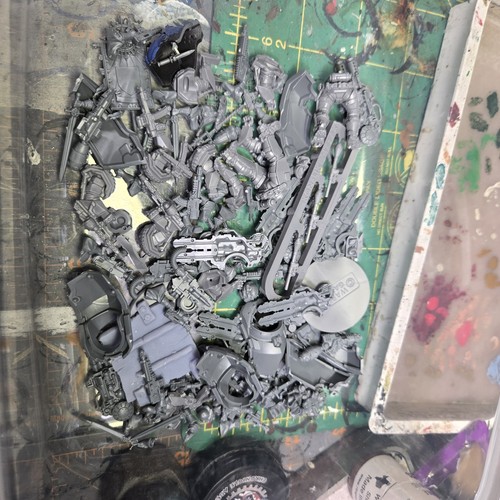 Lot D'armes Et Bits Orcs/Chaos – Warhammer 40k / Age Of Sigmar – Occasion