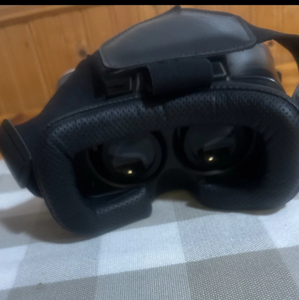 Utopia 360 Virtual Reality 3D Headset with Bluetooth Controller - Image 2 of 3