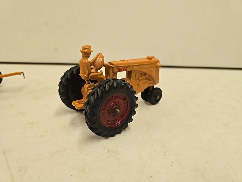 Vintage 1940's Slik Toys 1/32 Scale Orange Minneapolis Moline Tractor Wagon Set - Image 3 of 4