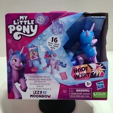 My Little Pony-Hoof To Heart • Izzy Moonbow 4" Figure with 16 Accessories.
