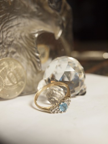 375 YELLOW GOLD BLUE TOPAZ & DIAMOND CLUSTER RING - RING SIZE : M - Picture 2 of 7