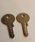 10 VINTAGE BRASS KEYS INCL. 2 PAIRS  - Y7653 KX07943 3672 A112 3579 CH504 2729 — photo 2