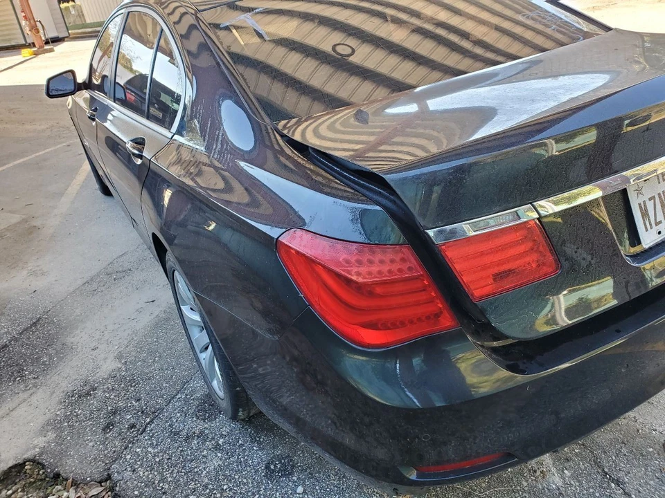 Parachoques delantero BMW 750I 2010 2011 2012 OEM zafiro negro metálico dañado  Foto 4 de 4