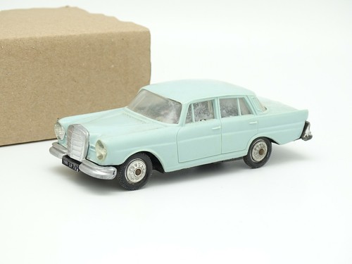 1/43 SOLIDO 126 MERCEDES BENZ 220 SE