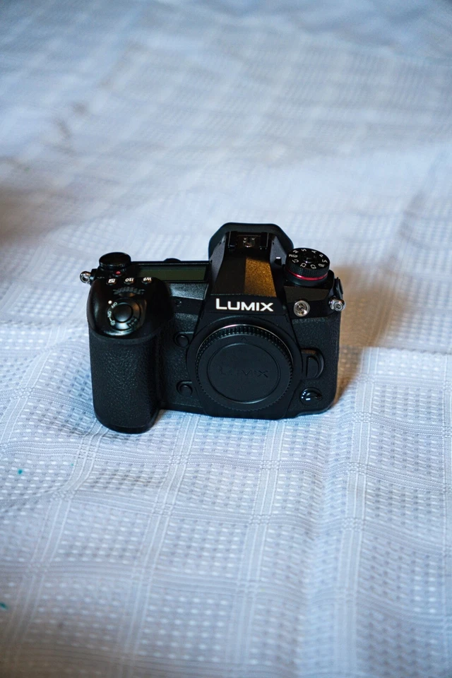DEFECTIVE Great Condition Panasonic Lumix G9 Mirrorless Camera 3 Batteri G2U - Image 2 of 4