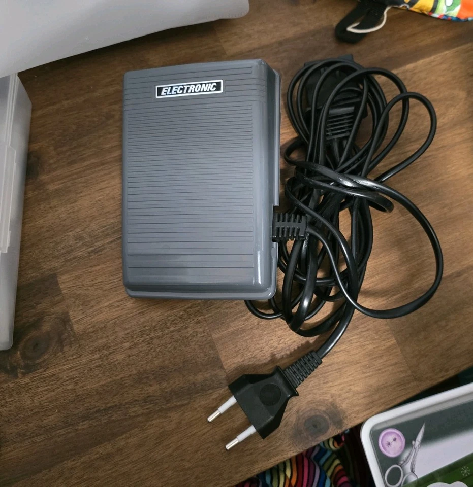 Brother CV3550 Coverstitch Top-Stitch Maschine, kaum benutzt, für Anfänger, OVP - Bild 3 von 4