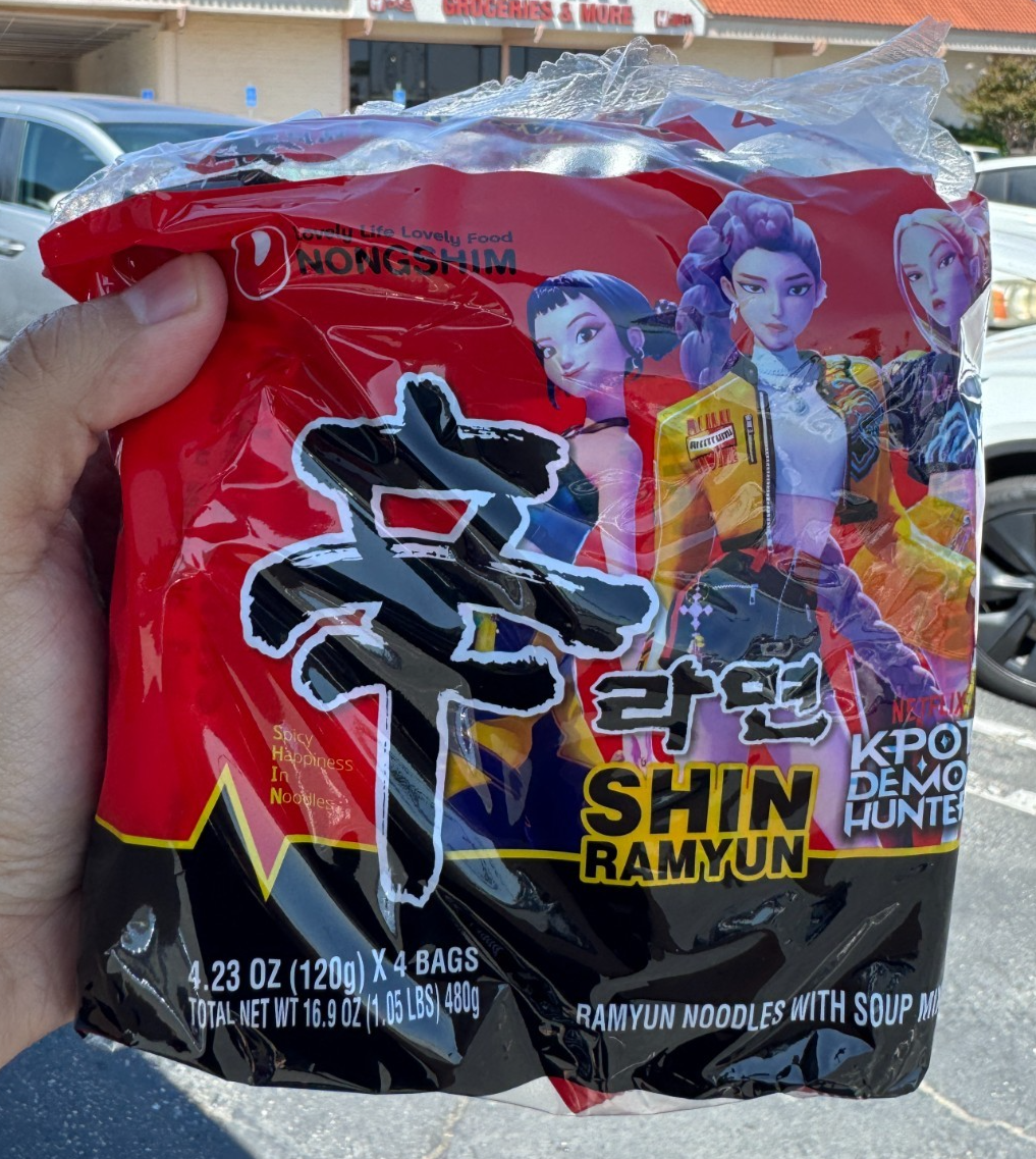 KPOP DEMON HUNTERS Korean Shin Ramyun Ramen 4 Pack Huntrix Rumi