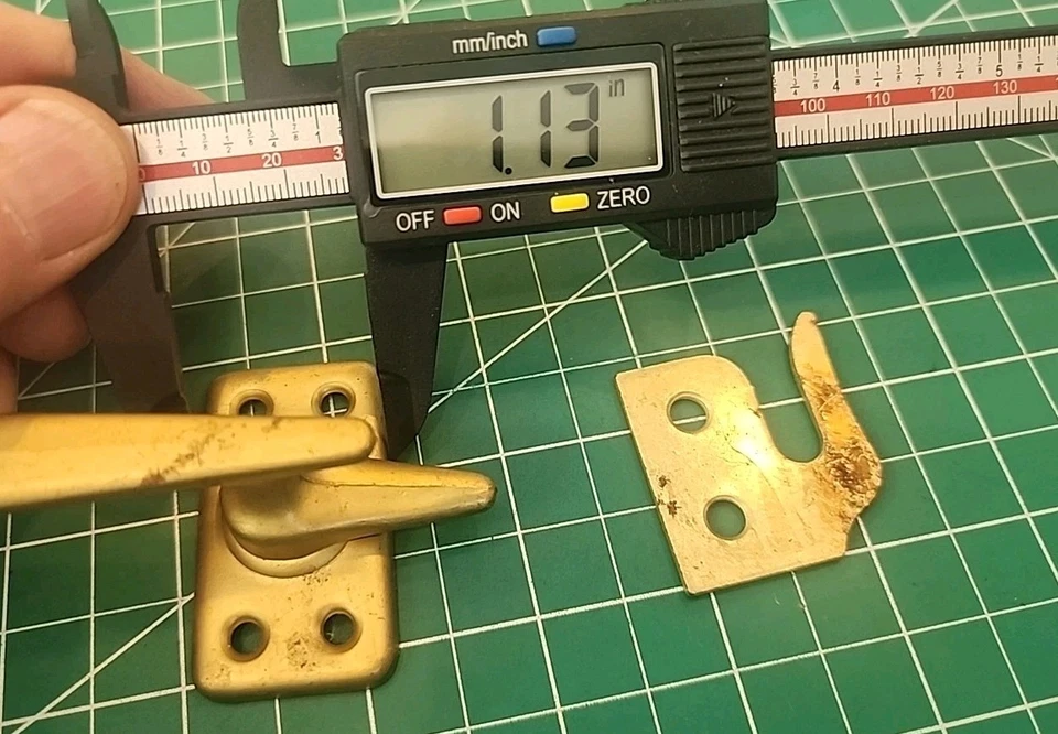 De colección Marco Ventana Francesa Armario Cierre con Guardián ~ Latón y Acero - L Foto 4 de 4