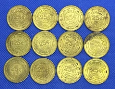 12 VINTAGE 1983 CHUCK E CHEESE TOKENS BRASS 25c Pizza Time Theatre Showbiz