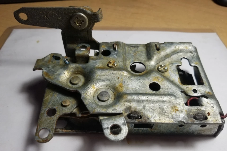 原始设备制造商福特 D7AZ-5321813-A LH 门闩 1973 - 76 都灵 — 第 2/4 张图片