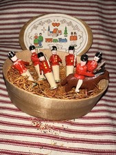 Antiguo juego de soldado de juguete de caja de madera Erzgebirge alemán