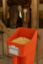 Little Giant Feed Scoop Heavy Duty Stackable Feed Scoop 3QT Red