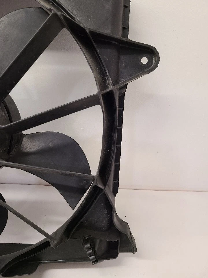 2014 - 2021 CHEVROLET SILVERADO 1500 PICKUP Radiator Fan Motor Fan Assembly Foto 2 de 4