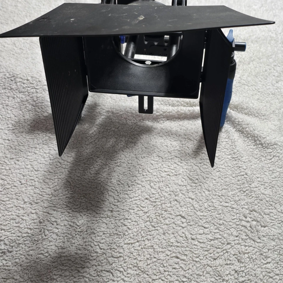 DSLR Video Shoulder Rig Matte Box Follow Focus 15mm Asta Supporto Doppia Maniglia - Immagine 2 di 4