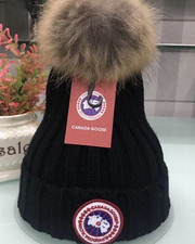 2025 CANADA GOOSE Couple's Knitted Hat for Winter Warmth and Versatile Matching