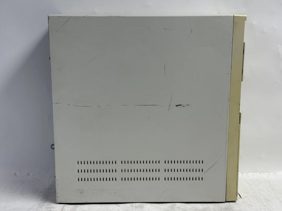 Vintage Beige ATX PC case w/ floppy & DVD drive, and 250W PSU - Image 4 of 4