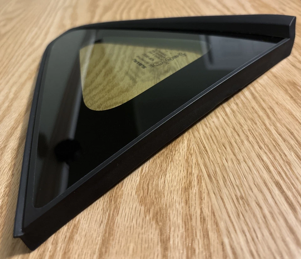 Cuarto de vidrio izquierdo Subaru Impreza 2024-2025 usado OEM 65209FN010 Foto 2 de 4