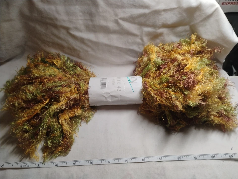 ONline Linie 42 Plush Yarn – 100g Skein Italy – Rayon Textured Eyelash Yarn - Image 4 of 4