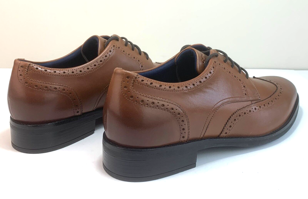 Cole Haan Men display picture 1