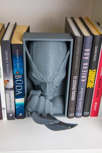Wolverine Bookend and Book Nook with Claws - X-Men Inspired - Book Support - Picture 5 of 11