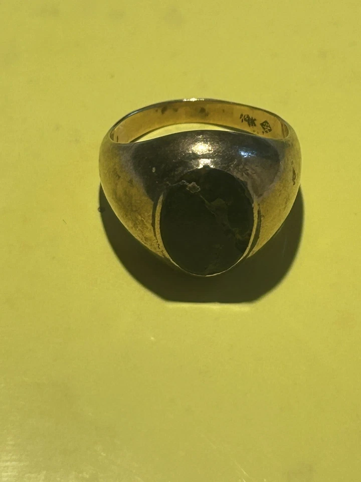 Men's 9 crt Rose Gold Ring with damaged Black Onyx Setting 14x10 mm S-T XRF Test - Image 2 of 4