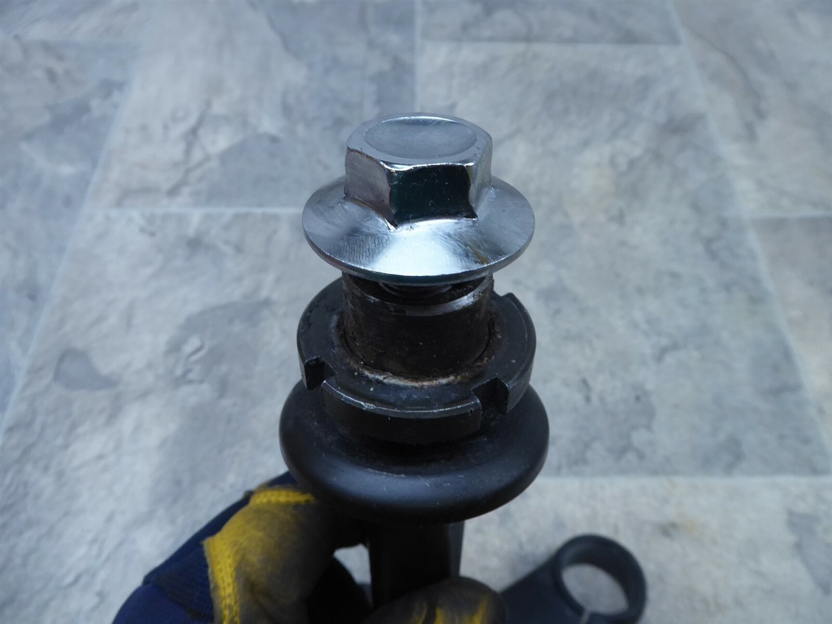 1995 Kawasaki Ninja EX500 K707. triple tree steering stem