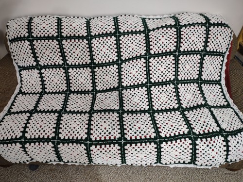 VINTAGE Handmade Blanket Retro Granny Square Crochet Afghan 51" x 70" - Picture 3 of 3