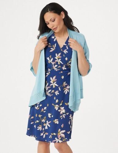 Kimono Halston Mediano Bebé Azul Frente Abierto Dobladillo en Ángulo con Detalle de Crochet - Imagen 4 de 4