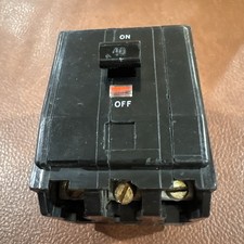 SQUARE D QOB340 3 POLE. 40A TYPE QOB BOLT ON CIRCUIT BREAKER