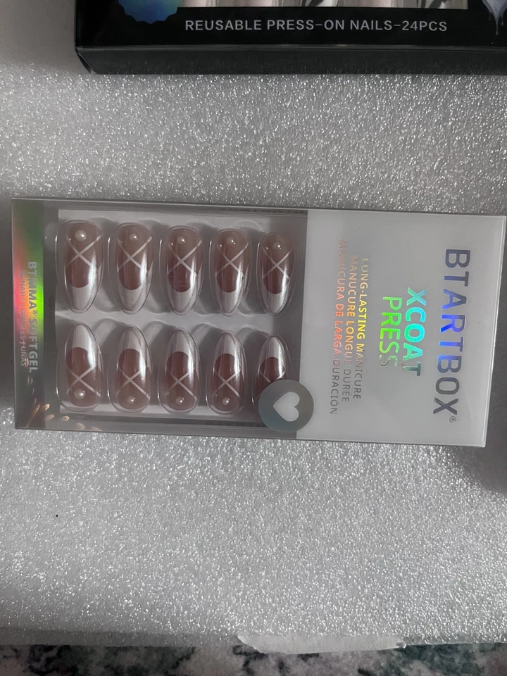 LOTE de 11 Uñas Prensadas con Pegamento, Diseños SORPRESA, 11 Estilos Diferentes NUEVO Foto 4 de 4