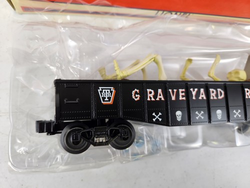 LIONEL 6-26604 HALLOWEEN SPOOKY GRAVE GONDOLA R.T.R. GRAVEYARD RAIL NIB RARE!! - Picture 11 of 17
