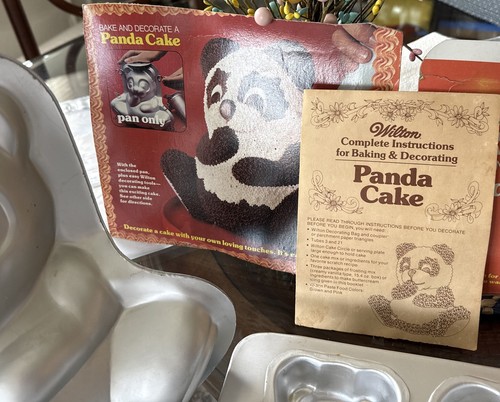 Wilton Party Pan Panda Bear Cake Pan completa con 6 facce stampo orsacchiotto istruzioni - Foto 6 di 6