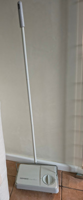 Leifheit Teppichkehrer regulus 70er Jahre weiß platzsparend Bodenkehrer Reiniger