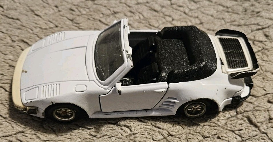 Foto 1 di 14