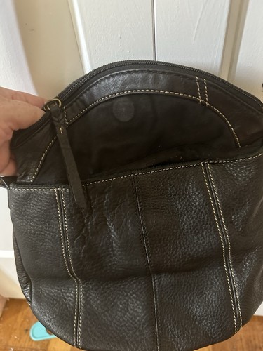 Cartera plegable de cuero negra The Sak Deena, bolso de mano, bandolera, suave, cremallera - Imagen 4 de 11