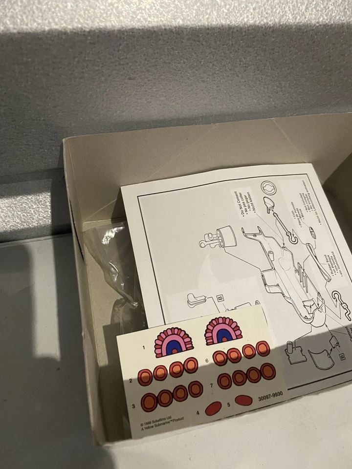 AMT/Ertl Amarillo Submarino The Beatles Vintage 1999 Modelo Kit #30097 Caja Abierta Foto 4 de 4