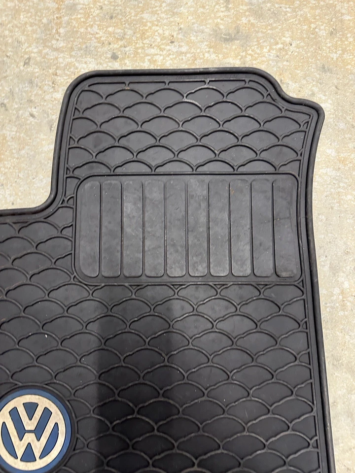 Alfombrilla VW Volkswagen Beetle 1998-2010 OEM usada goma Monster MK4 Jetta Golf Foto 4 de 4
